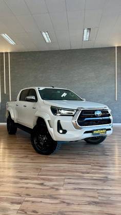 TOYOTA HILUX 2.8 D-4D TURBO DIESEL CD SRX PLUS 4X4 AUTOMÁTICO